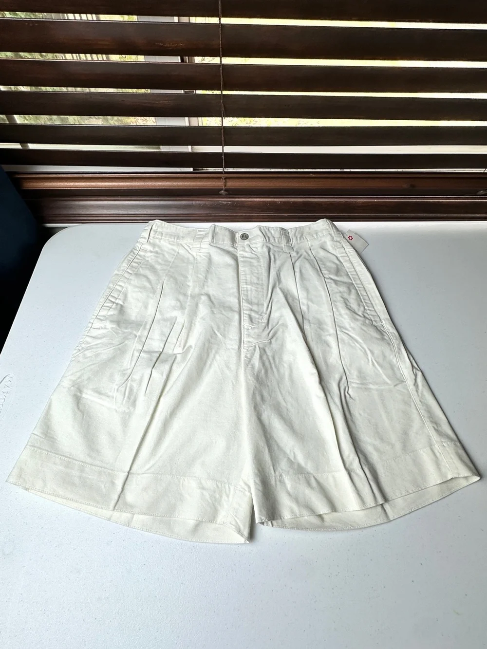 NWT Vintage Levi's Dockers Men's Off-White Flat Front Shorts Style 30479-2949